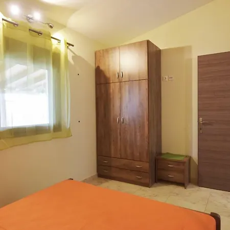 Elia Beach Suites Appartement Flogita