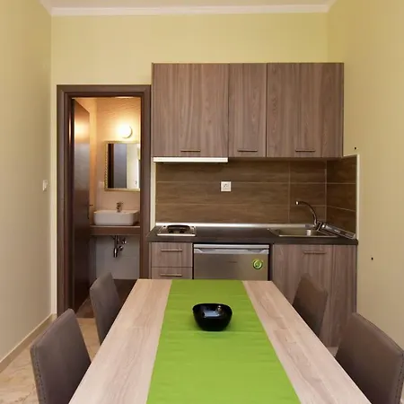 Elia Beach Suites Appartement *