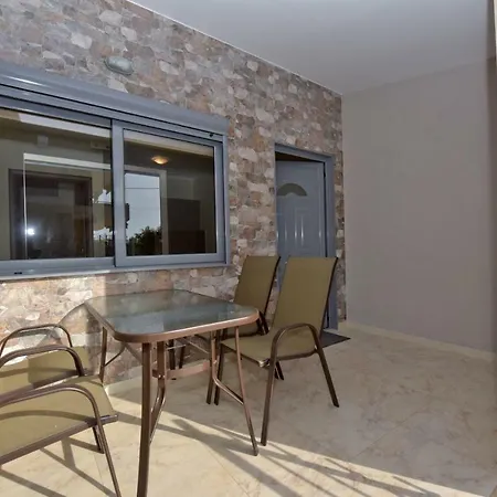 Elia Beach Suites Flogita