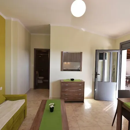 Elia Beach Suites Appartement *