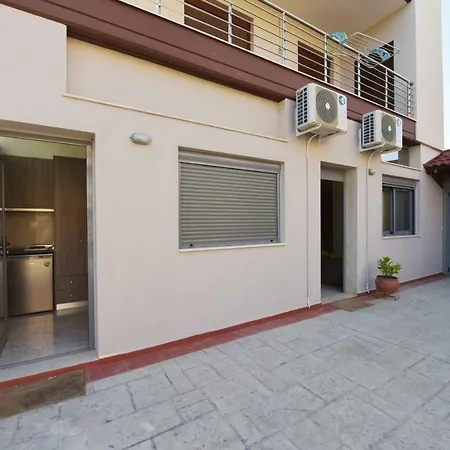 Elia Beach Suites Appartement *