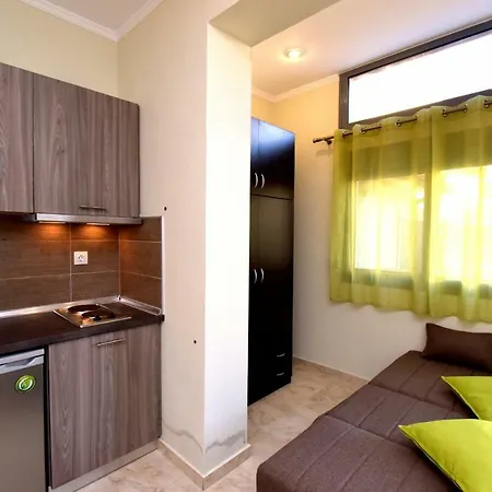 Elia Beach Suites Appartement *